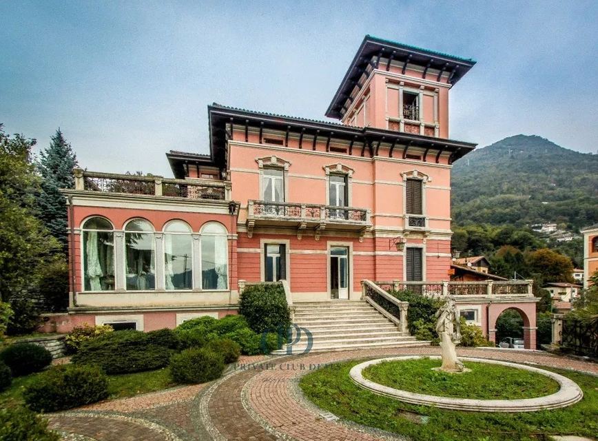 Villa con torre a Cernobbio — 1