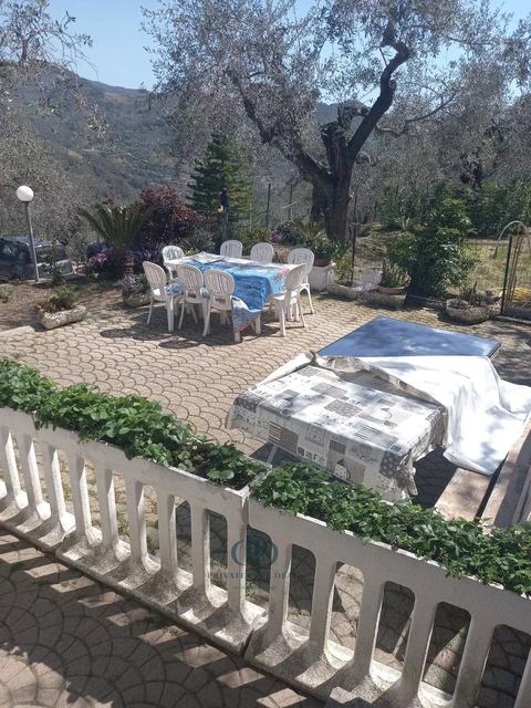 splendida villa con facciata pietra a vista — 11