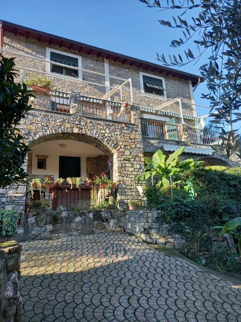 splendida villa con facciata pietra a vista — 5