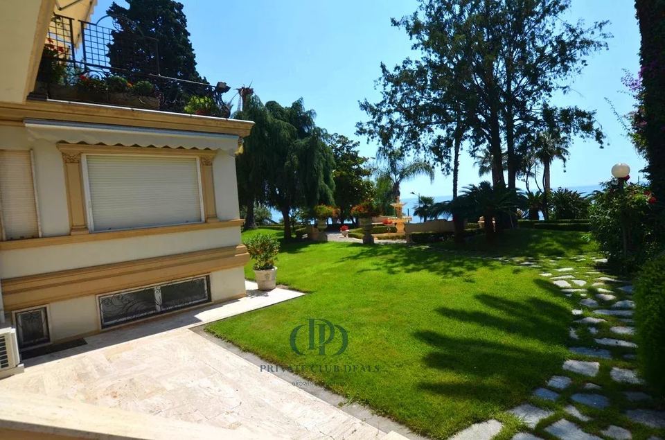 Nel più bell'esempio di villa liberty di Sanremo — 1