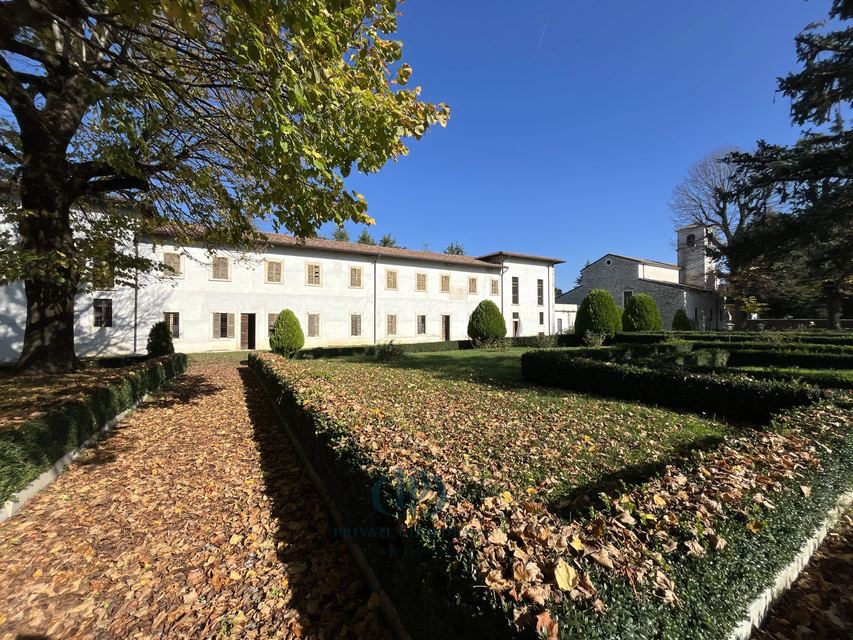 Charming Historic Estate in Franciacorta: Timeless Elegance — 1