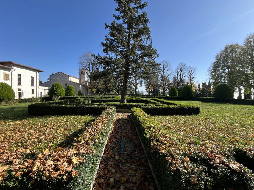 Charming Historic Estate in Franciacorta: Timeless Elegance — 2