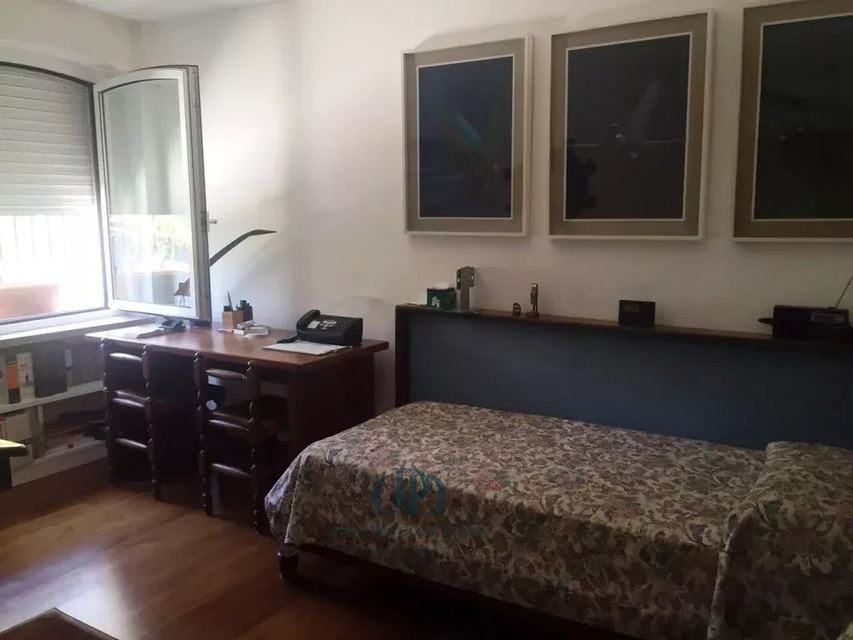 Elegante villa su tre livelli a pochi passi dal mare nel centro pulsante di Sanremo — 10