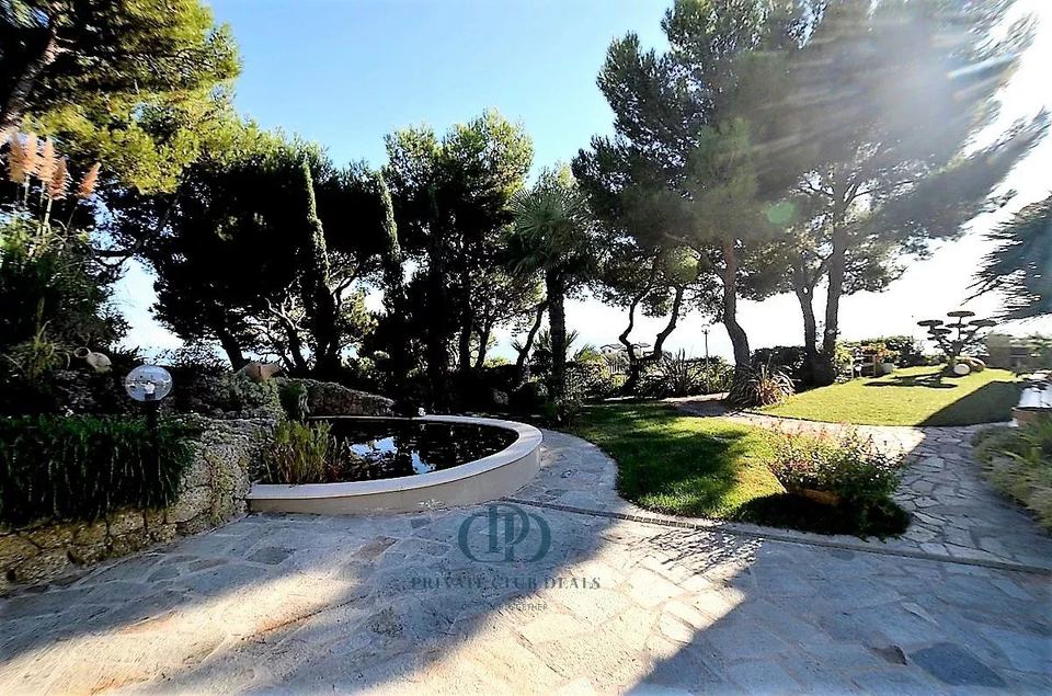 Stunning villa with sea views — 3