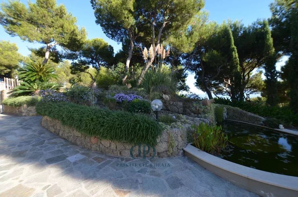 Stunning villa with sea views — 4