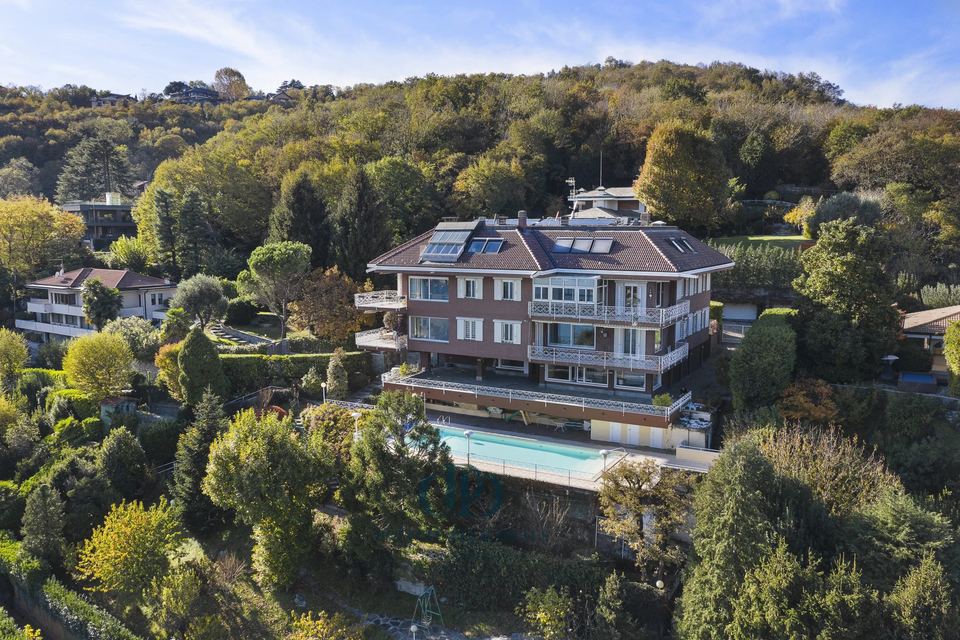 Ampio appartamento in elegante palazzina con piscina, Lago di Como — 2