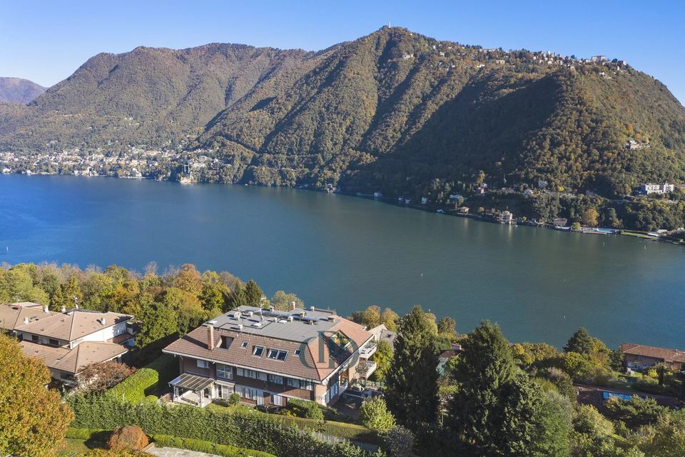 Ampio appartamento in elegante palazzina con piscina, Lago di Como — 11