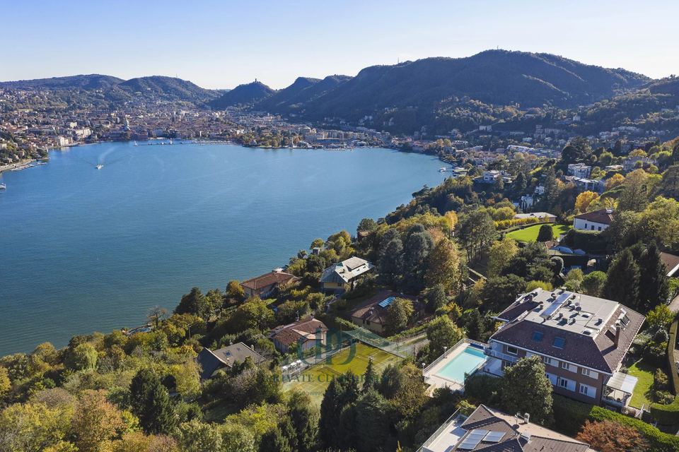 Ampio appartamento in elegante palazzina con piscina, Lago di Como — 9
