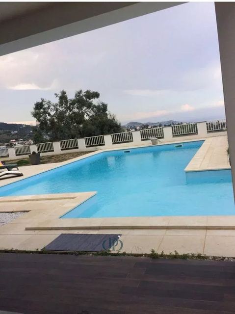 A 350 sqm villa spread over 3 levels, featuring a pool and stunning sea views — 4