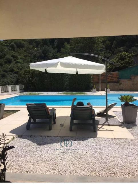 A 350 sqm villa spread over 3 levels, featuring a pool and stunning sea views — 6