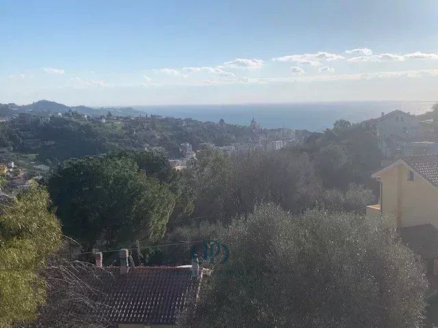 A 350 sqm villa spread over 3 levels, featuring a pool and stunning sea views — 10