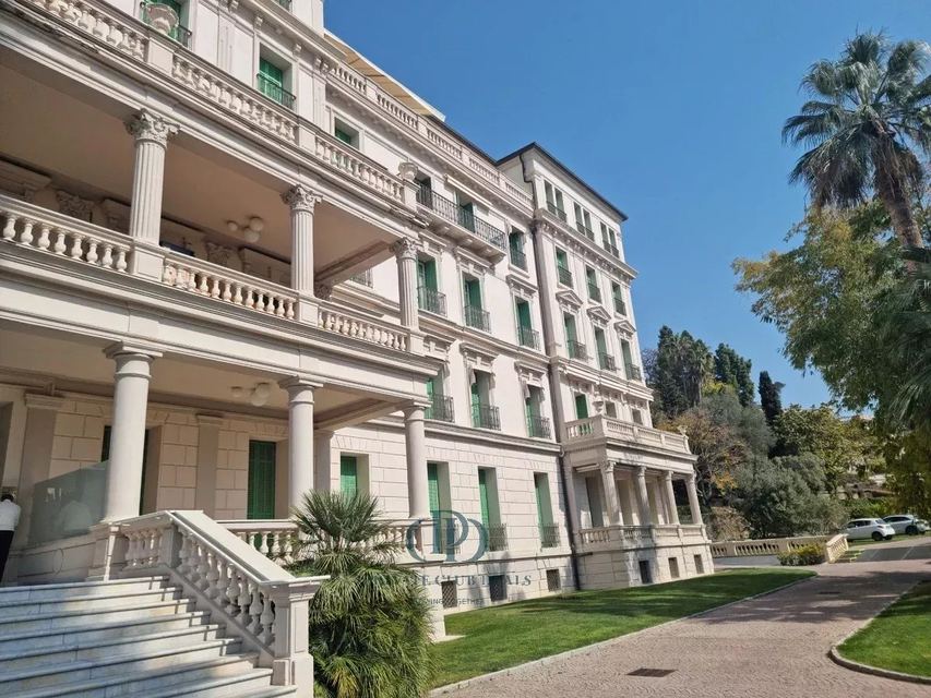 In un ambiente esclusivo ed elegante, all'interno di un edificio in stile Liberty — 5