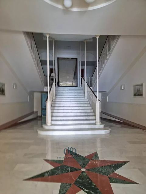 In un ambiente esclusivo ed elegante, all'interno di un edificio in stile Liberty — 9