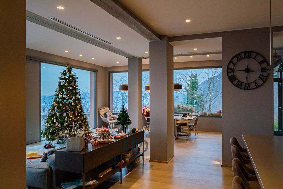 Elegant Renovated Villa with Pool and Panoramic Views Just Minutes from Como — 12