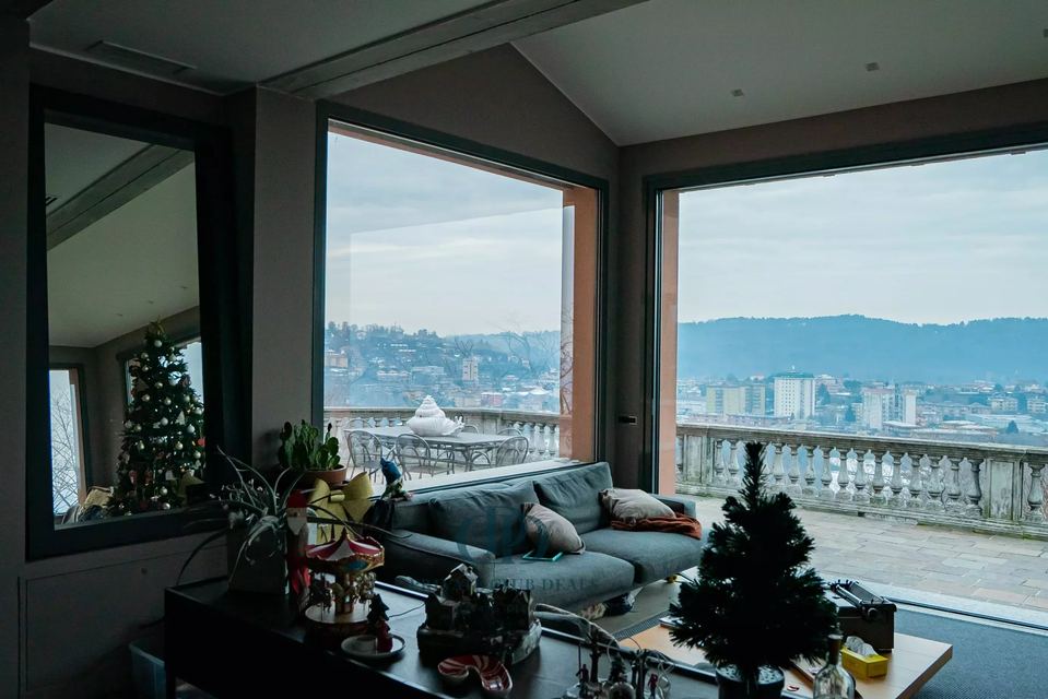 Elegant Renovated Villa with Pool and Panoramic Views Just Minutes from Como — 3