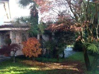 Residence consisting of two independent housing units — 1