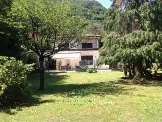 Residence consisting of two independent housing units — 2
