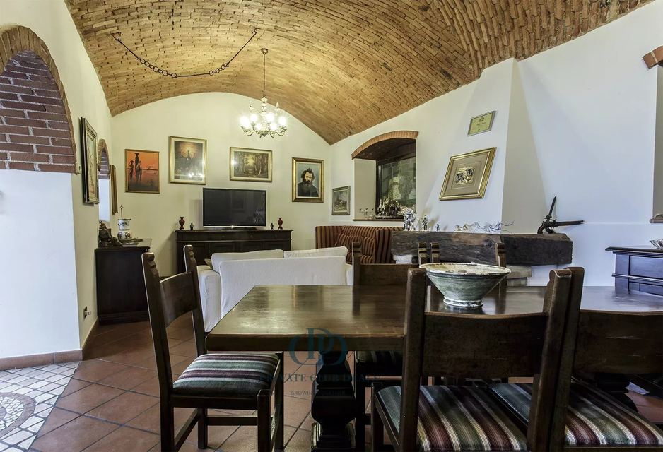 Appartamento con garage e spazio verde privato — 4