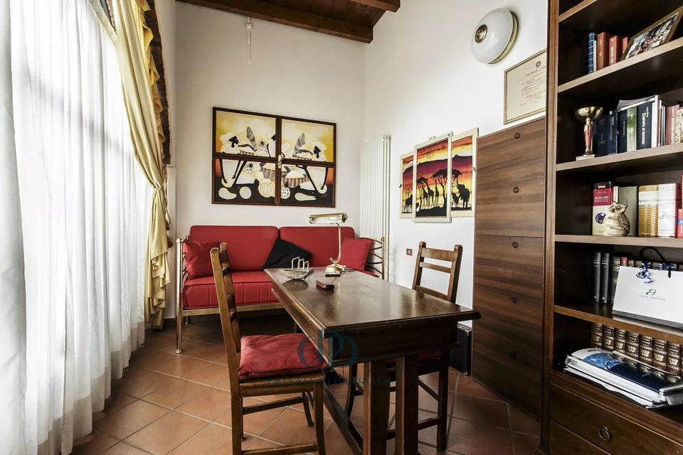Appartamento con garage e spazio verde privato — 8