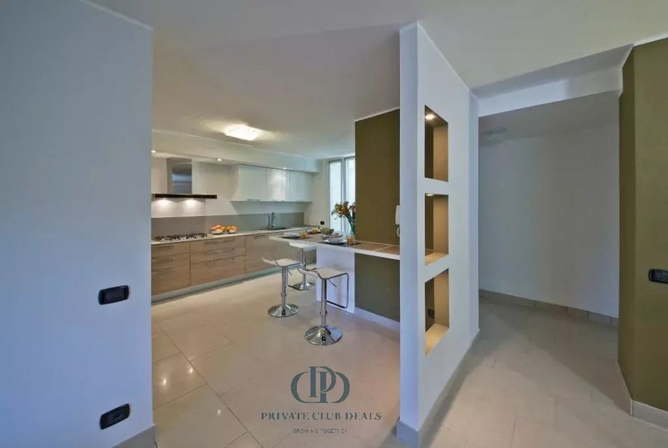 Elegant villa located in Menaggio, in the Croce area — 11