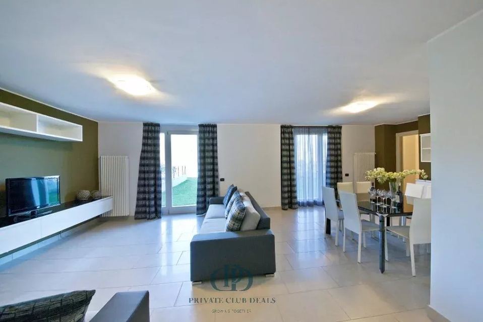 Elegant villa located in Menaggio, in the Croce area — 12