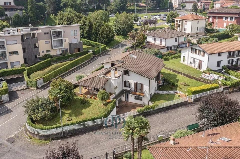 Prestigious detached villa — 1