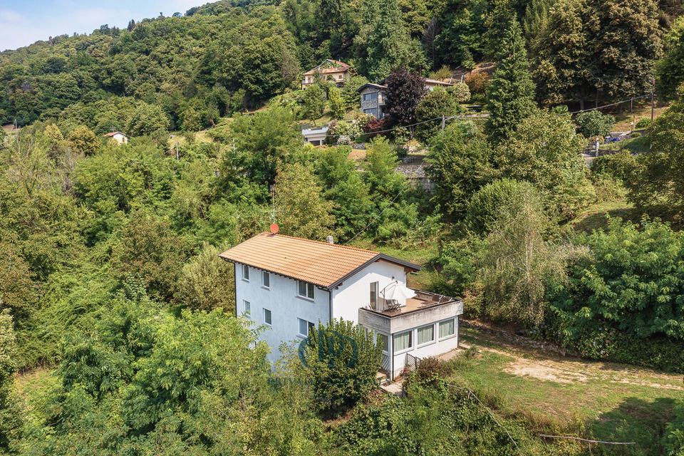 Splendida proprietà immersa nel verde con vista sul lago — 2