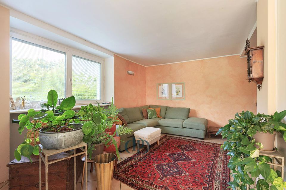 Splendida proprietà immersa nel verde con vista sul lago — 11