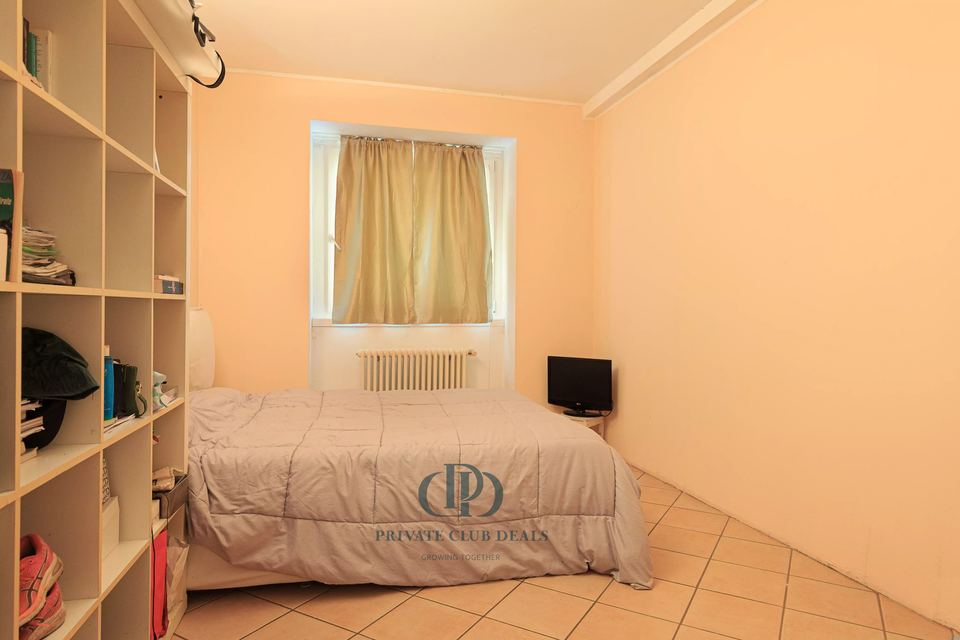 Splendida proprietà immersa nel verde con vista sul lago — 9