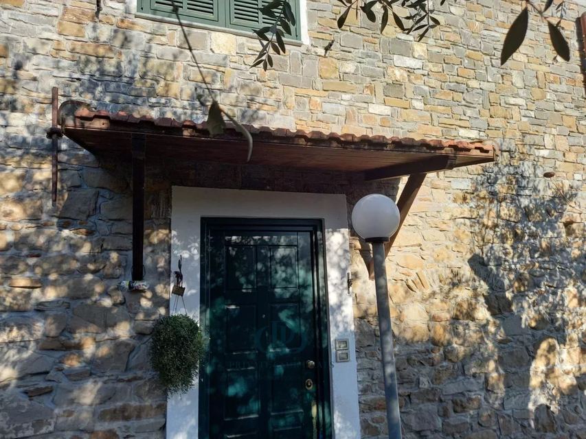 Stunning villa with an exposed stone facade — 10