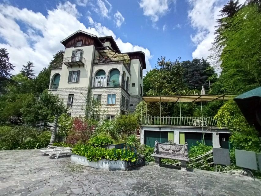 Prestigious villa in San Fedele, with a panoramic location — 1