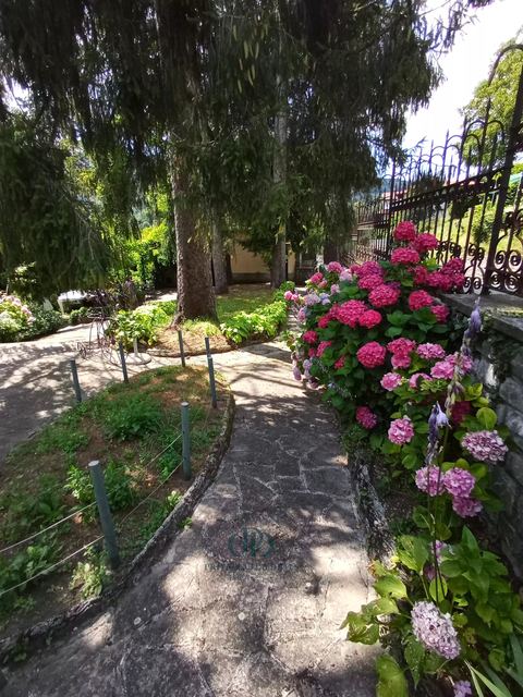 Prestigious villa in San Fedele, with a panoramic location — 12