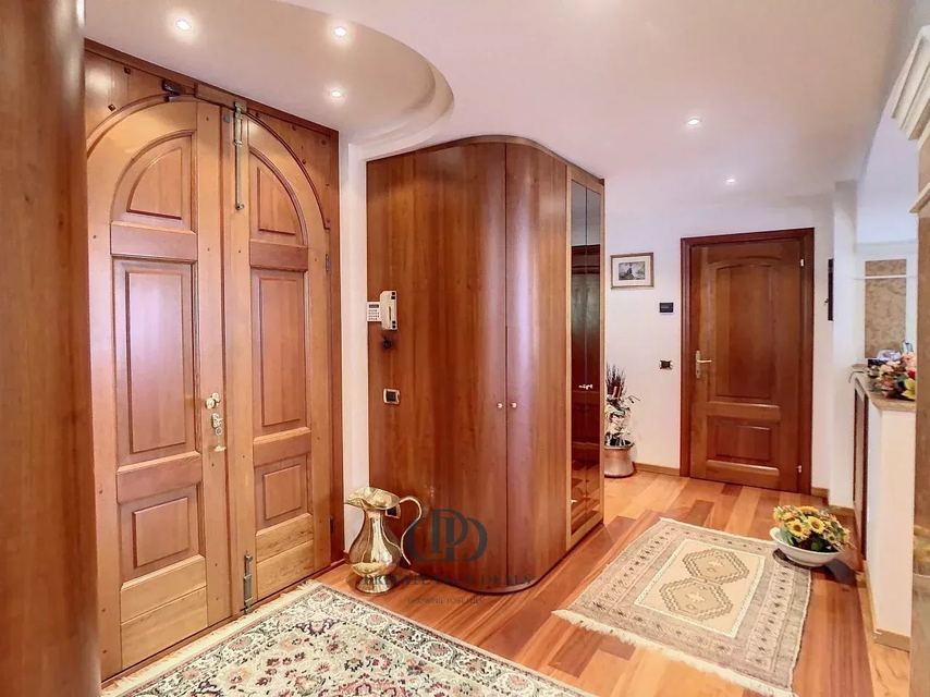 Stunning detached villa — 12