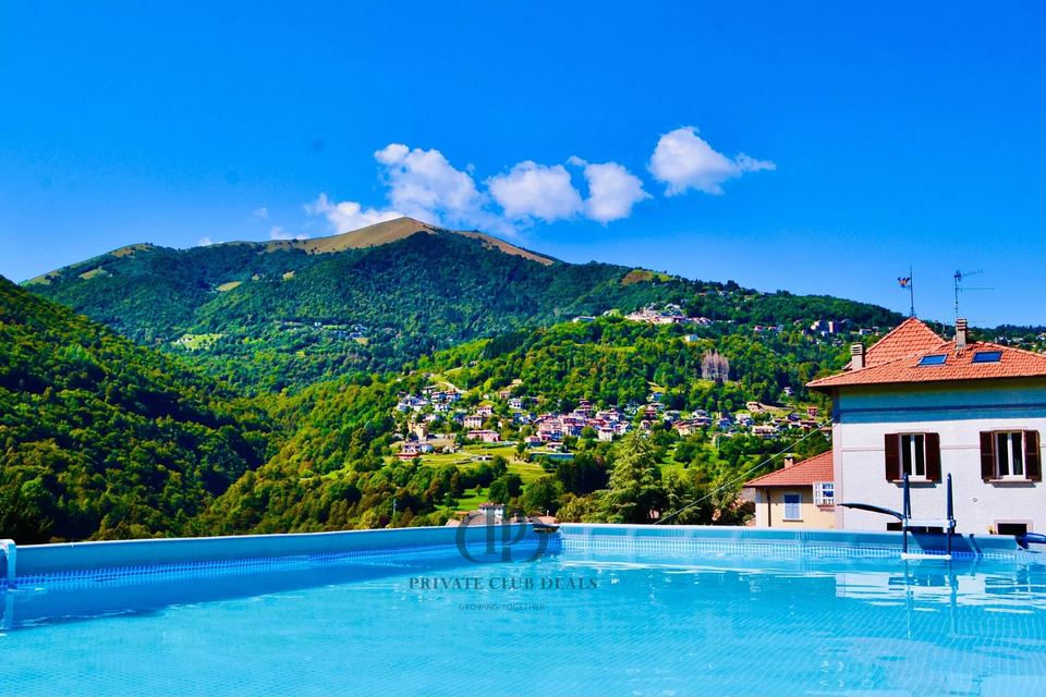 Large villa with a 3000 sqm garden — 2