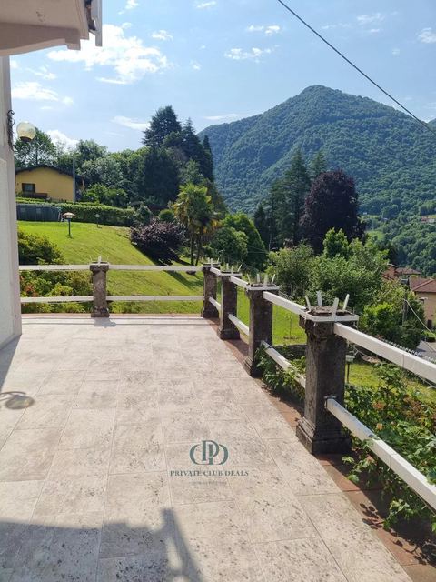 Large villa with a 3000 sqm garden — 9