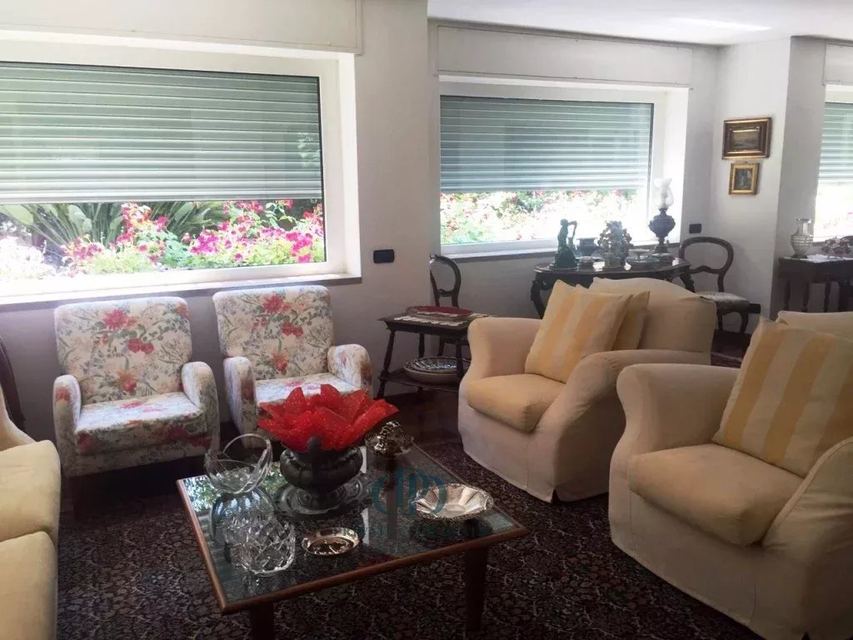Villa su 3 livelli si trova solo 50 mt dal mare in centro di Sanremo. — 7