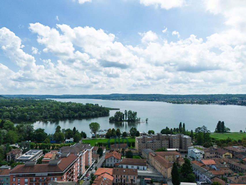 Un angolo di paradiso moderno ad Angera – Villa di design con vista lago, piscina e tecnologia all’avanguardia — 4