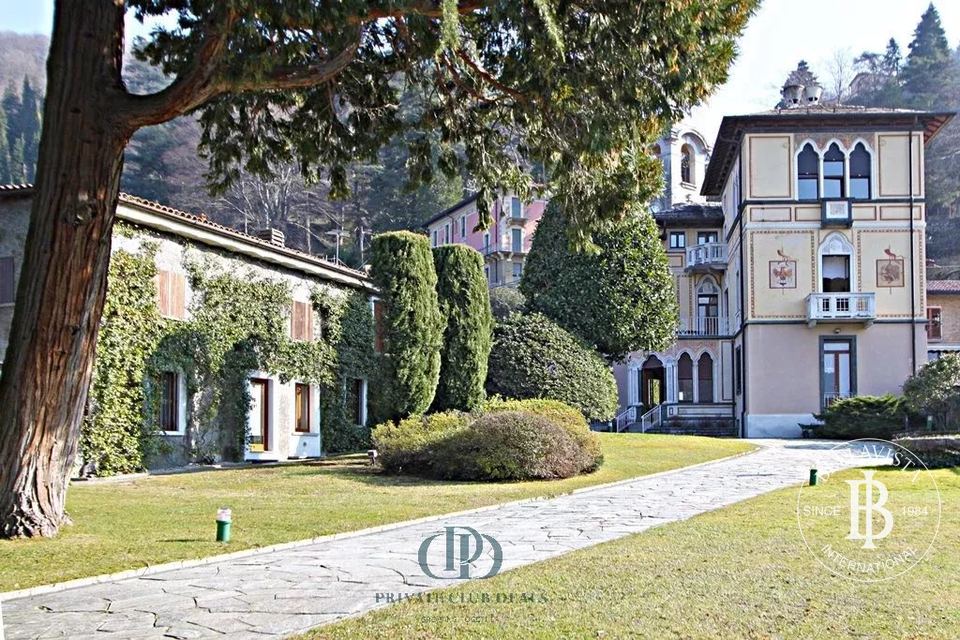 Historical villa for sale in Faggeto Lario — 1