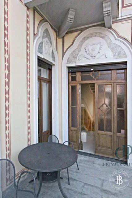 Historical villa for sale in Faggeto Lario — 12