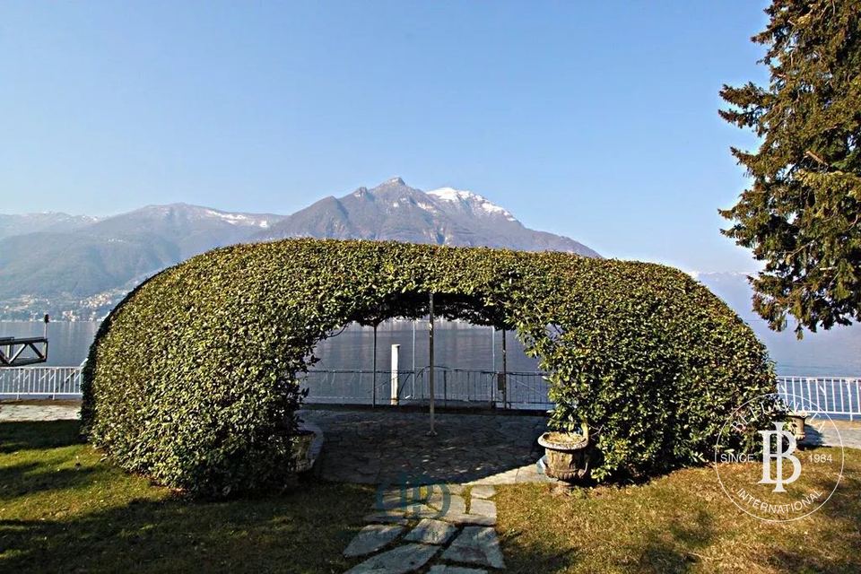 Historical villa for sale in Faggeto Lario — 8