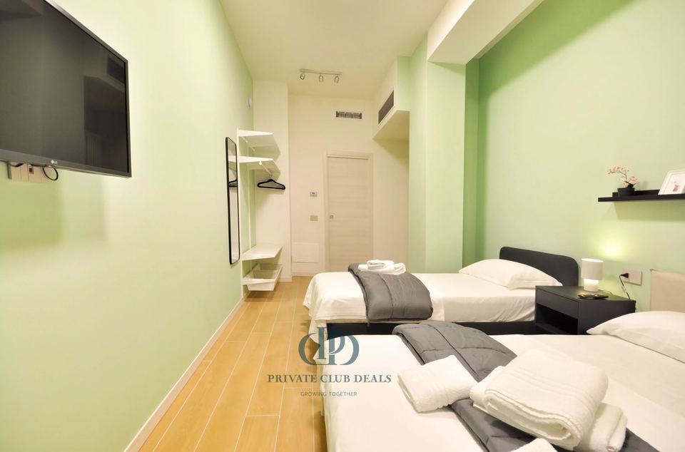 ELEGANTLY RENOVATED  APARTMENT IN THE HEART OF COMO — 12