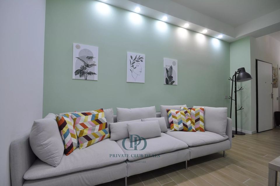 ELEGANTLY RENOVATED  APARTMENT IN THE HEART OF COMO — 3