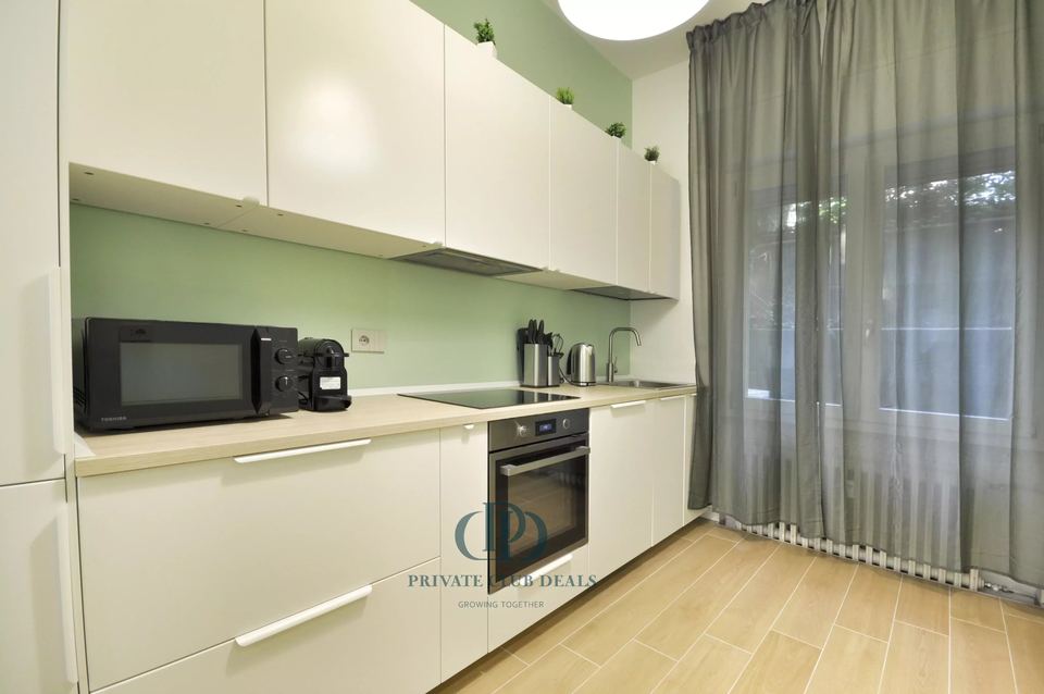 ELEGANTLY RENOVATED  APARTMENT IN THE HEART OF COMO — 4