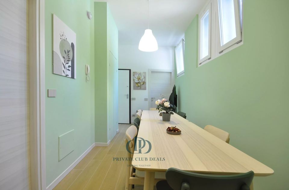 ELEGANTLY RENOVATED  APARTMENT IN THE HEART OF COMO — 9