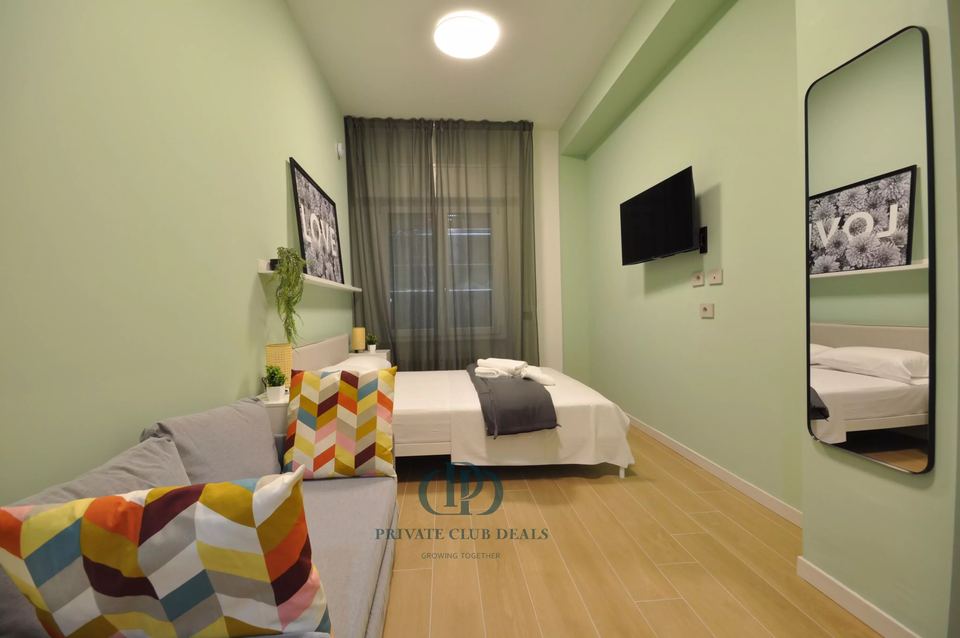 ELEGANTLY RENOVATED  APARTMENT IN THE HEART OF COMO — 10