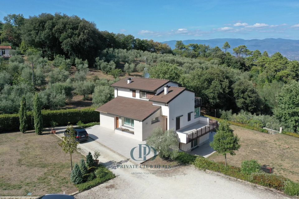 Villa moderna e privata sulle colline toscane — 2