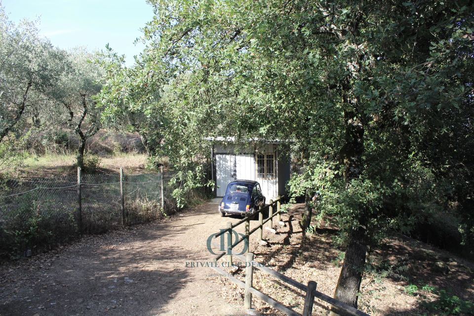 Villa moderna e privata sulle colline toscane — 12
