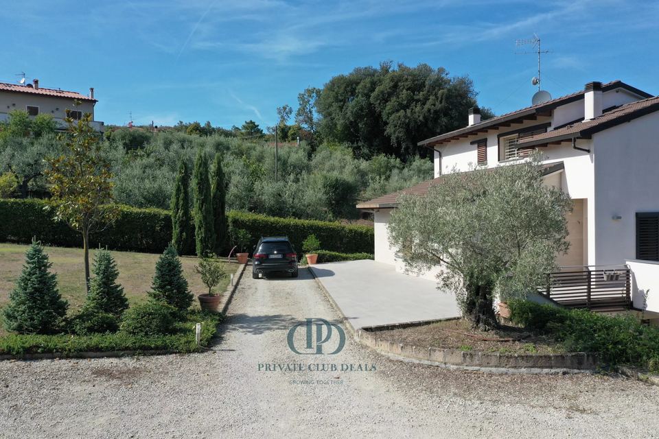 Villa moderna e privata sulle colline toscane — 6