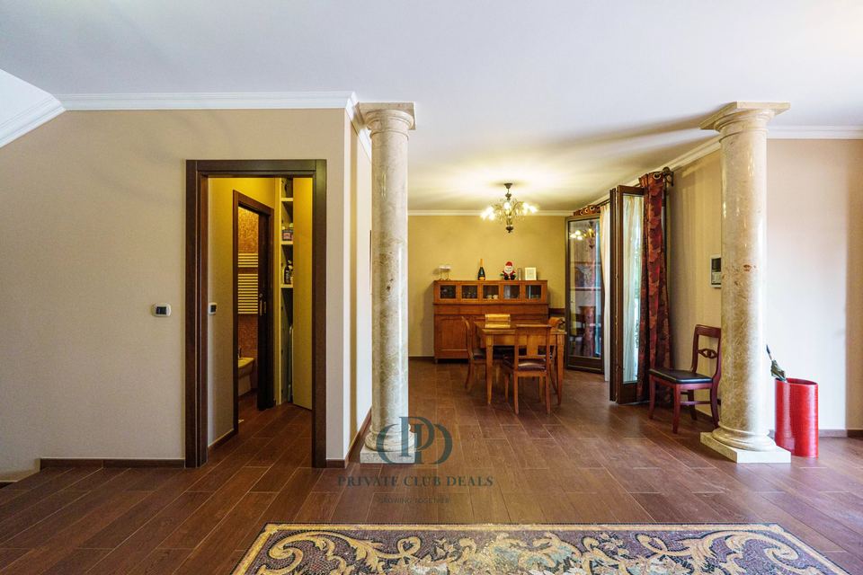 Modern Elegance Surrounded by Nature in Padenghe sul Garda — 11