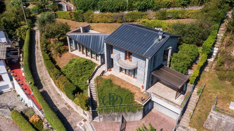 Stunning three-story villa with an indoor pool, garage, and a breathtaking view of Lake Como. — 1